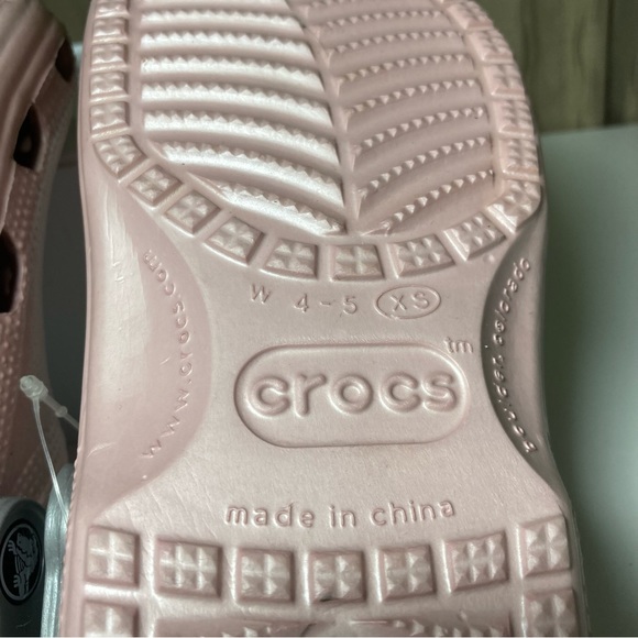 Crocs Chicago Cubs Pink Women's 4-5 XS Classic Clogs Pink Silver Unisex NWOT - Picture 10 of 15